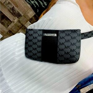NWT MICHAEL KORS Black & Grey Signature MK Logo Bum Bag Waist Fanny Pack.